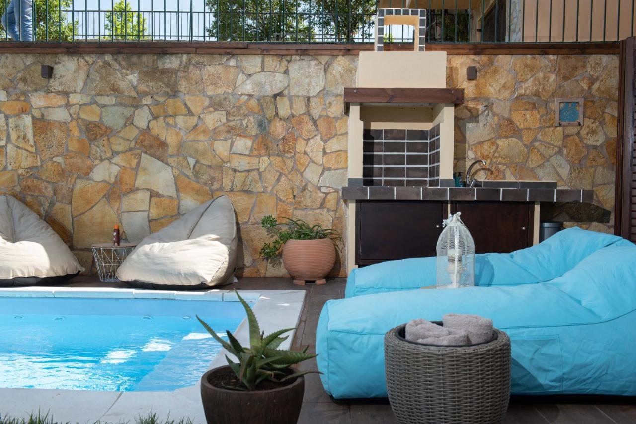 Dandy Villas Nea Roda - Melodic Waves - Private - Pool - Parking - Cellar المظهر الخارجي الصورة