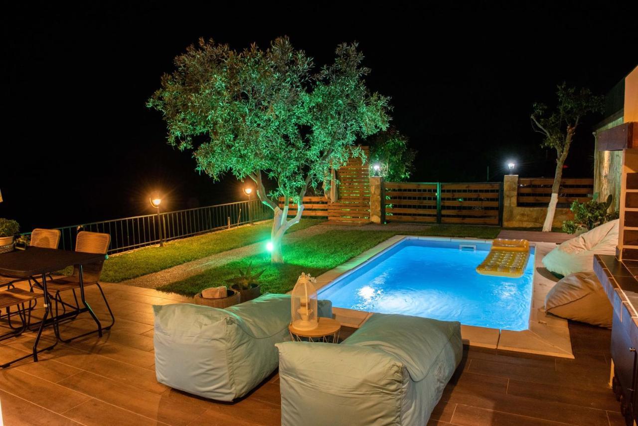 Dandy Villas Nea Roda - Melodic Waves - Private - Pool - Parking - Cellar المظهر الخارجي الصورة