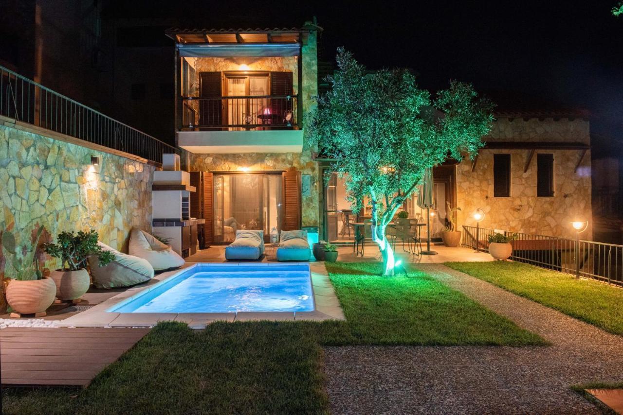 Dandy Villas Nea Roda - Melodic Waves - Private - Pool - Parking - Cellar المظهر الخارجي الصورة