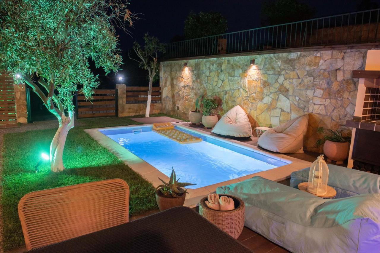 Dandy Villas Nea Roda - Melodic Waves - Private - Pool - Parking - Cellar المظهر الخارجي الصورة