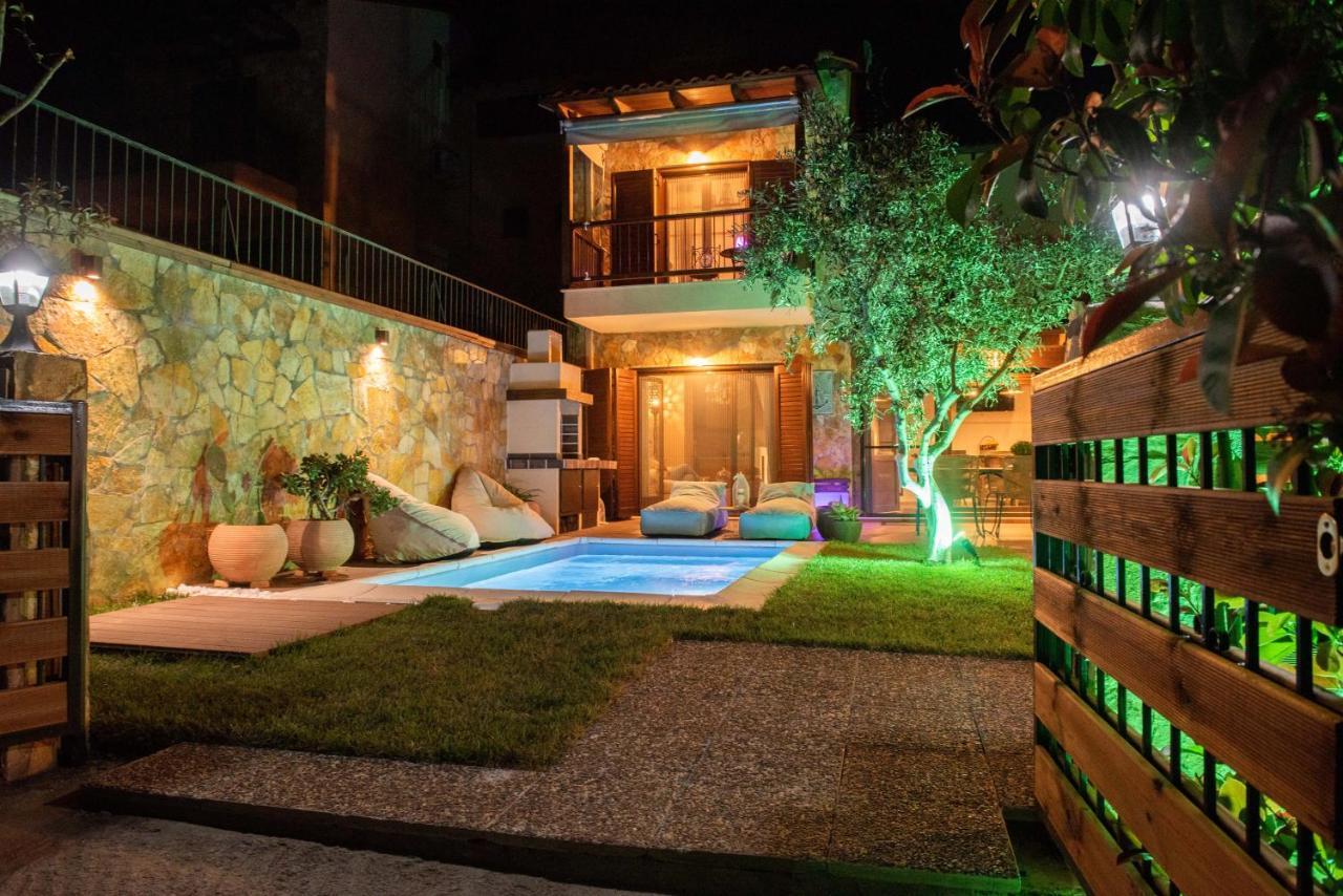 Dandy Villas Nea Roda - Melodic Waves - Private - Pool - Parking - Cellar المظهر الخارجي الصورة