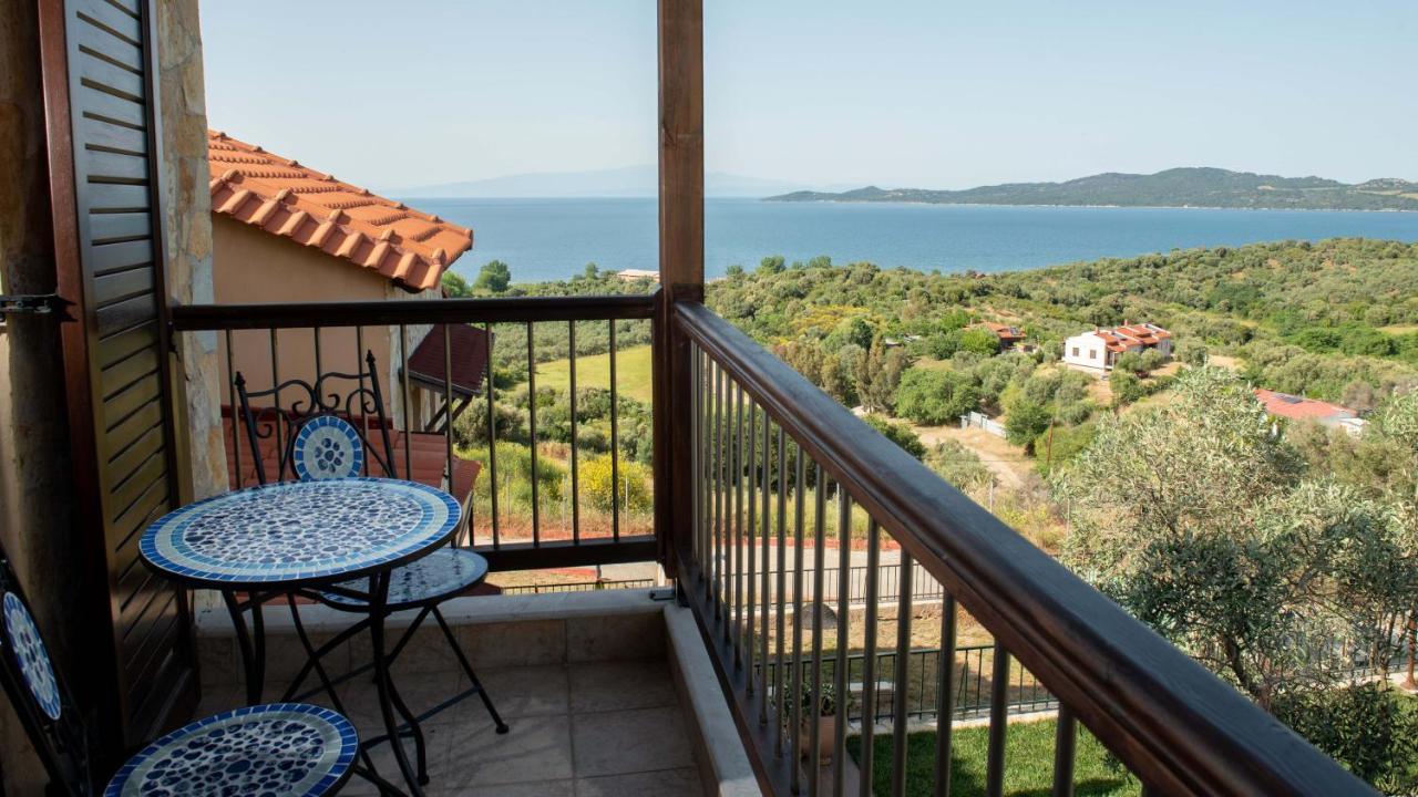 Dandy Villas Nea Roda - Melodic Waves - Private - Pool - Parking - Cellar المظهر الخارجي الصورة