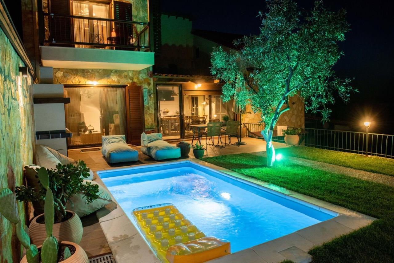 Dandy Villas Nea Roda - Melodic Waves - Private - Pool - Parking - Cellar المظهر الخارجي الصورة