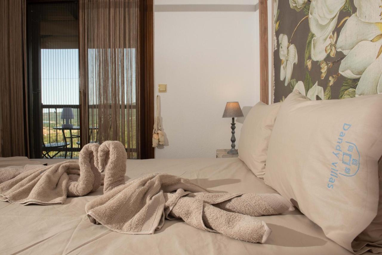 Dandy Villas Nea Roda - Melodic Waves - Private - Pool - Parking - Cellar المظهر الخارجي الصورة