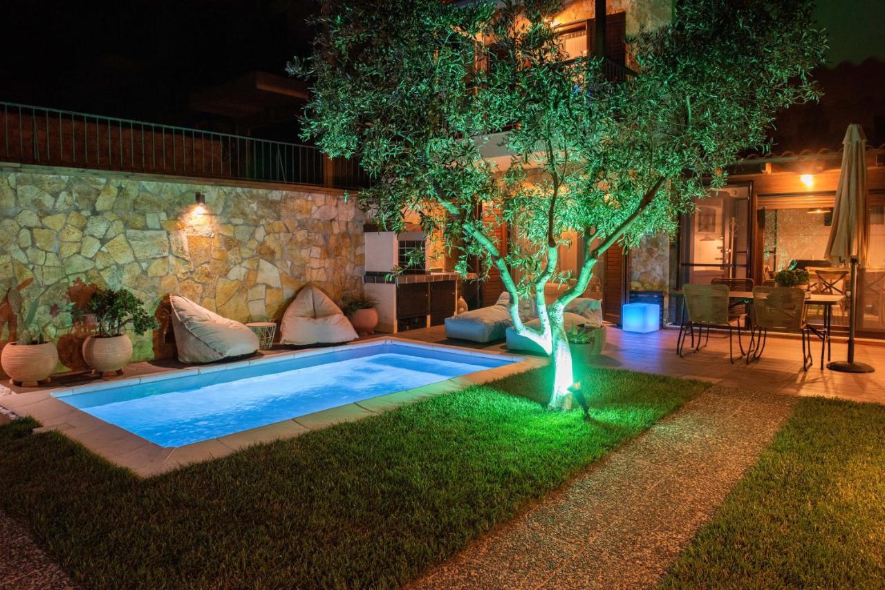 Dandy Villas Nea Roda - Melodic Waves - Private - Pool - Parking - Cellar المظهر الخارجي الصورة