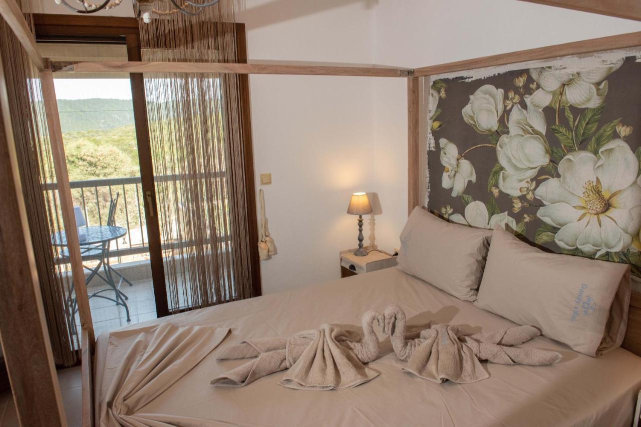 Dandy Villas Nea Roda - Melodic Waves - Private - Pool - Parking - Cellar المظهر الخارجي الصورة